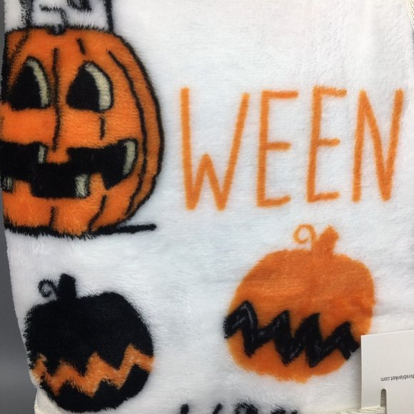 Peanuts Berkshire Halloween Throw Blanket VelvetSoft Great Pumpkin Patch Snoopy - Picture 8 of 11